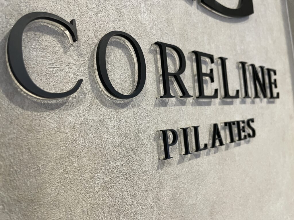 CORELINE PILATES・サイン（拡大）