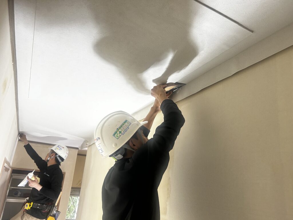 202608_長久手のおうち_クロス施工-天井